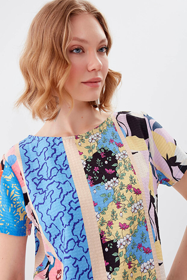 Desenli Kısa Kol Bluz - 3
