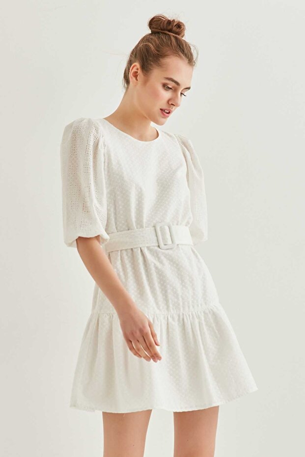 Minišaty z Guipure Fabric s detailem pásku v pase - 1