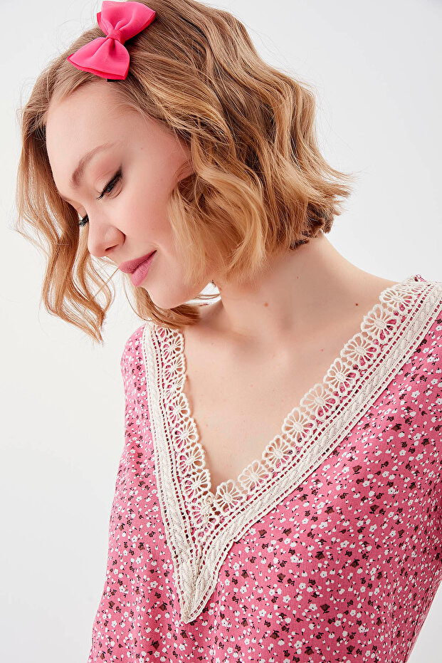 Çiçekli V Yaka Bluz - 2