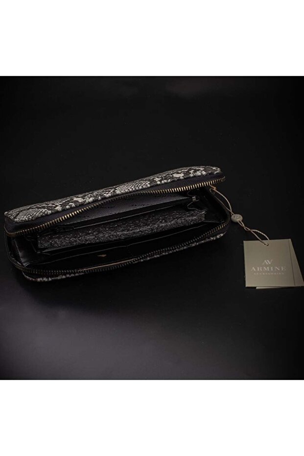 C 05 محفظة سوداء بنمط الأفعى - 3