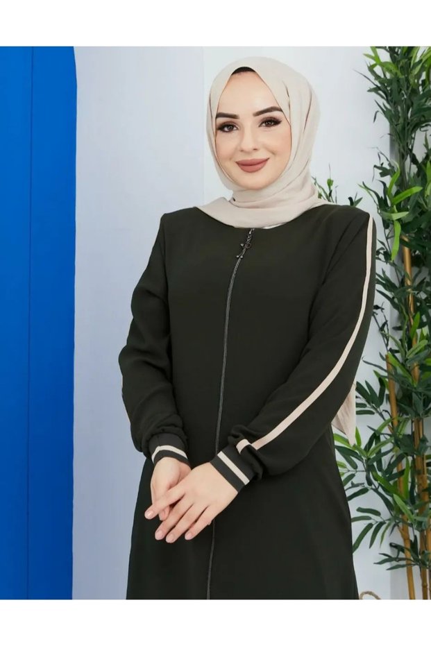 Tesettür Gi̇yi̇m Medi̇ne İpeği̇ Ferace Cream Color Striped Sleeves with Ribbed Green Detail