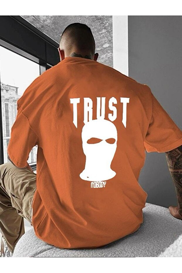 تي شيرت مطبوع من TRUST - 1