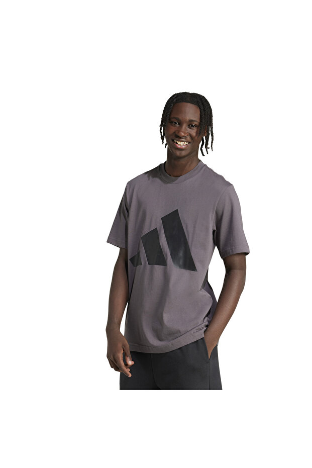 تي شيرت Essentials بشعار كبير