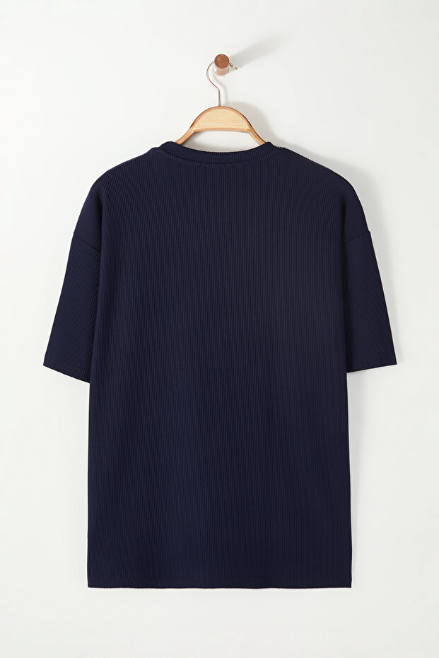 Lacivert Oversize Bisiklet Yaka Kısa Kol Dokulu Kırışmaz Ottoman T-Shirt TMNSS23TS00081 - 7
