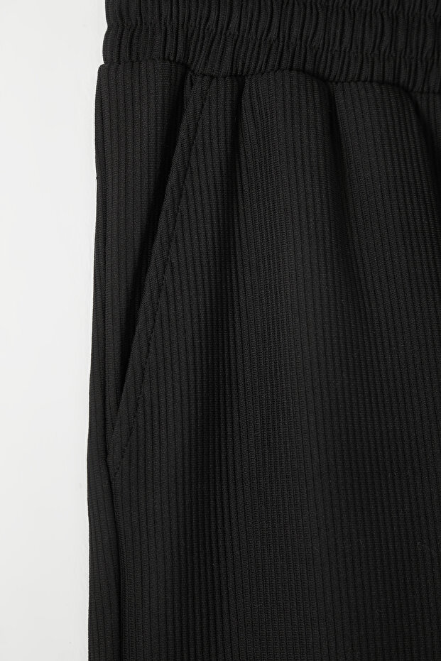 Siyah Oversize/Geniş Kesim Dokulu Kırışmaz Ottoman Şort TMNSS24SR00037 - 8