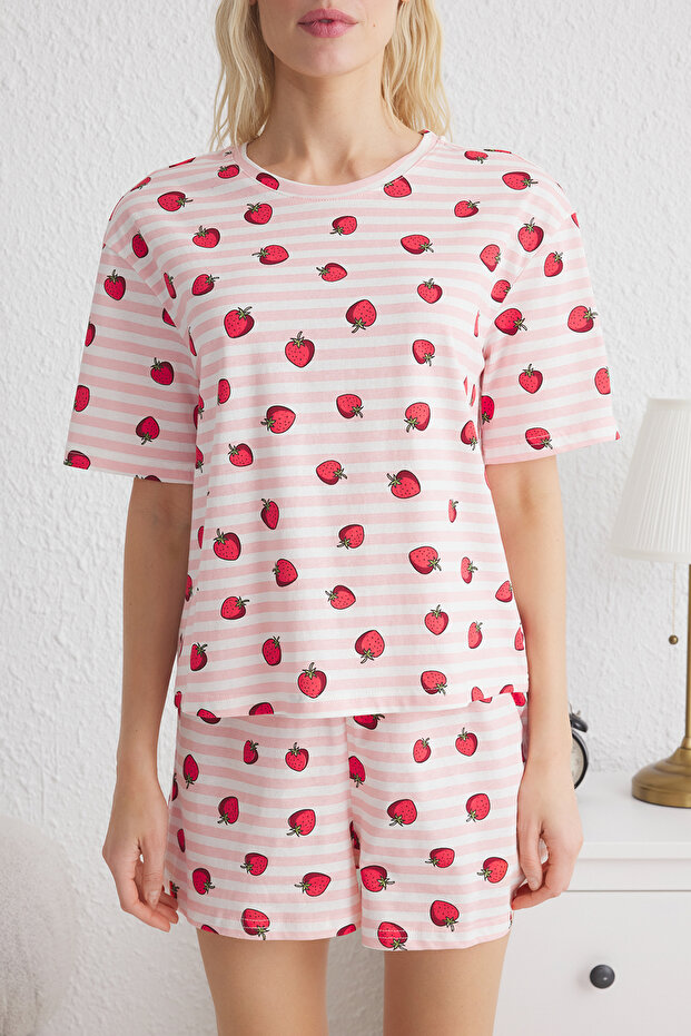 Pembe-Çok Renkli %100 Pamuklu Çizgili ve Çilek Desenli Şortlu Örme Pijama Takımı THMSS25PT00087 - 4