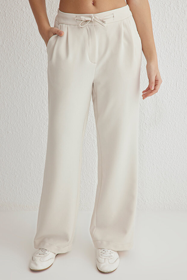 Beyaz Bağcıklı Düşük Bel Wide Leg/Geniş Paça Dokuma Pantolon TWOSS25PL00042 - 3