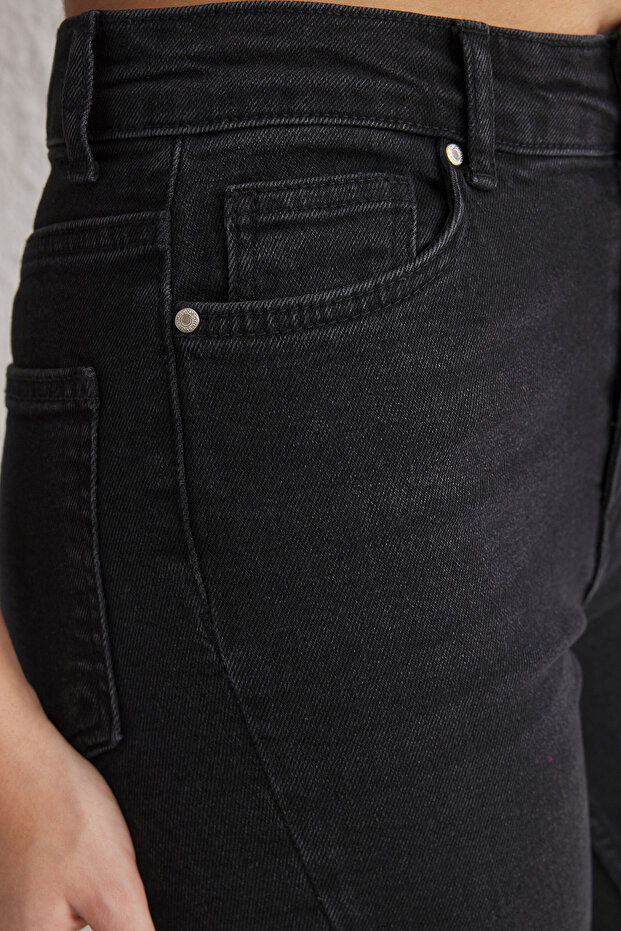 Siyah Yüksek Bel Orta Esnek Flare İspanyol Paça Jeans TWOSS25JE00110 - 4