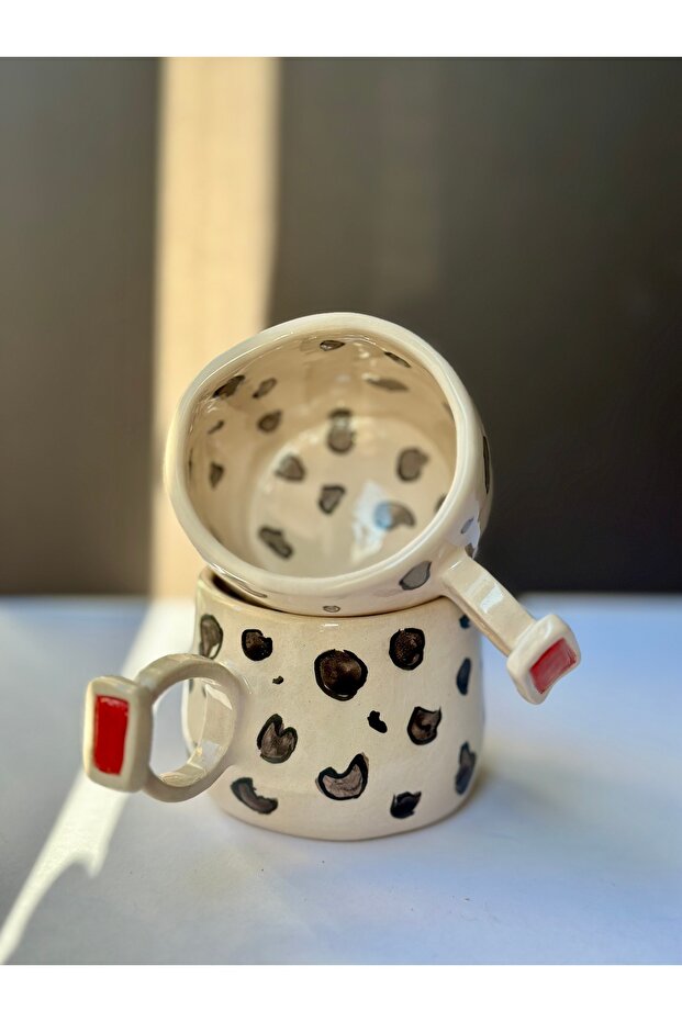 كوب مصنوع يدويًا من السيراميك بمقبض على شكل الفهد - 2