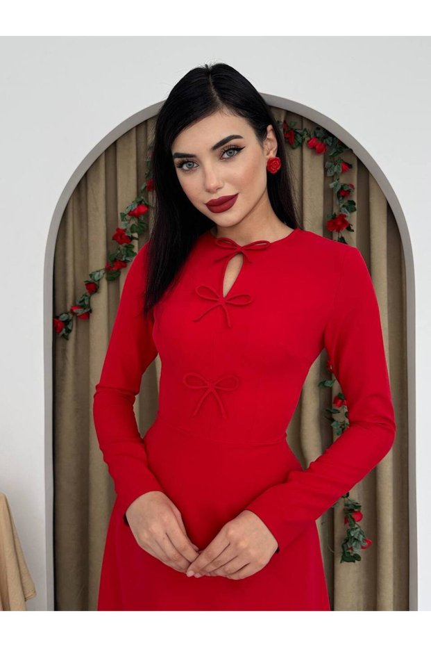 Rochie lungă cu mânecă lungă cu fundă roșie