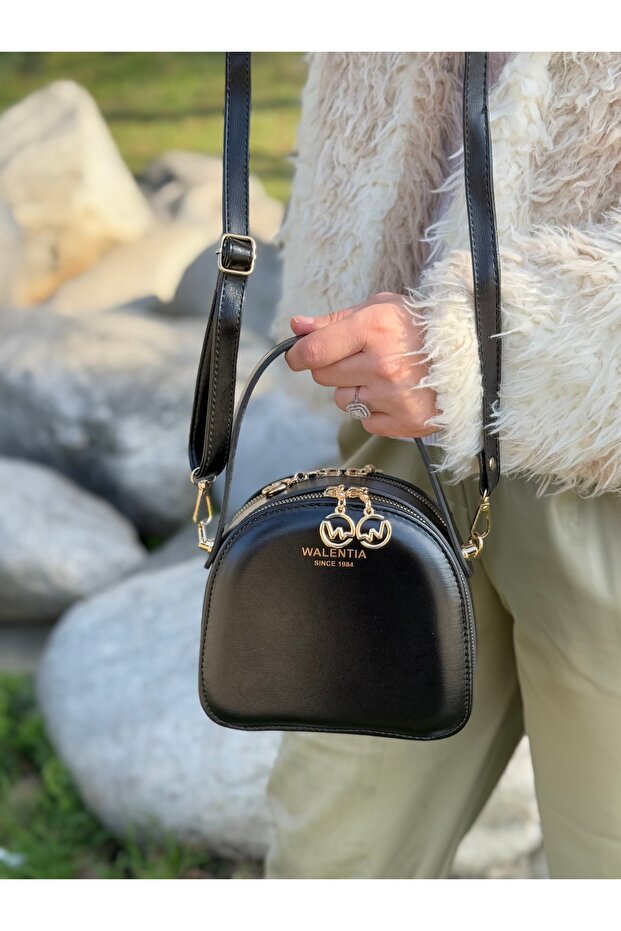 Siyah Bölmeli Ayarlanabilir Askılı Sade Ve Şık Kutu Model Kadın Çapraz Omuz Ve El Çantası - 5