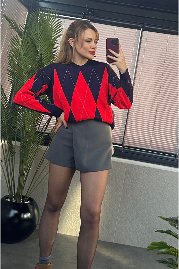 Red Large Diamond Patterned Sweater - 1