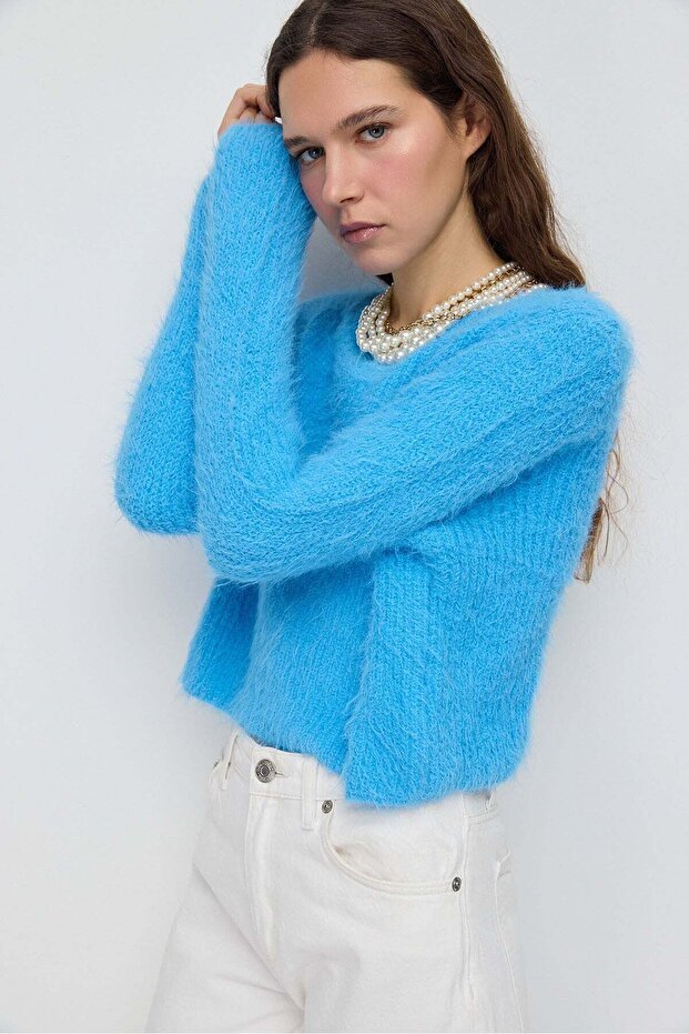 Kurzer Pullover mit Rundhalsausschnitt - 2