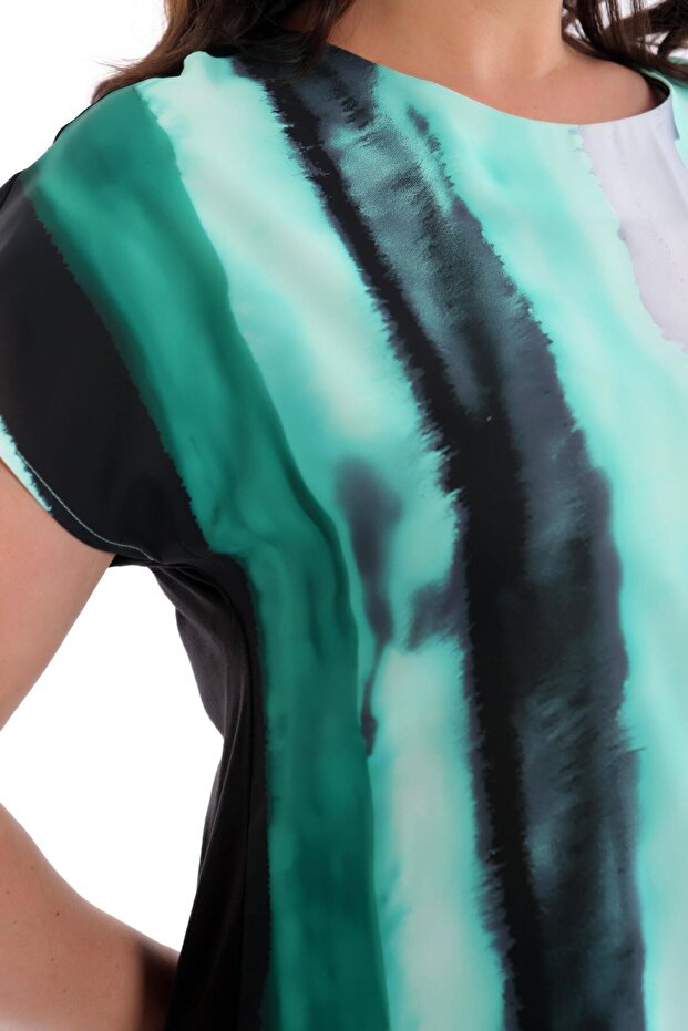 بلوزة سوداء أساسية بأكمام منخفضة منقوشة بمقاسات كبيرة - 5