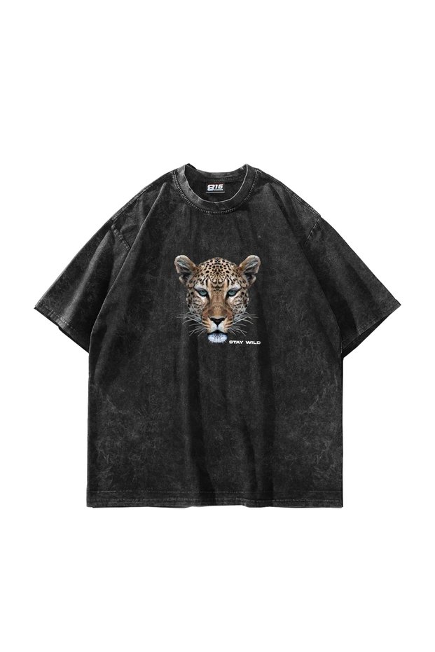 تيشيرت أسود كبير الحجم مطبوع عليه صورة ظلية للجنسين من Stay Wild Leopard