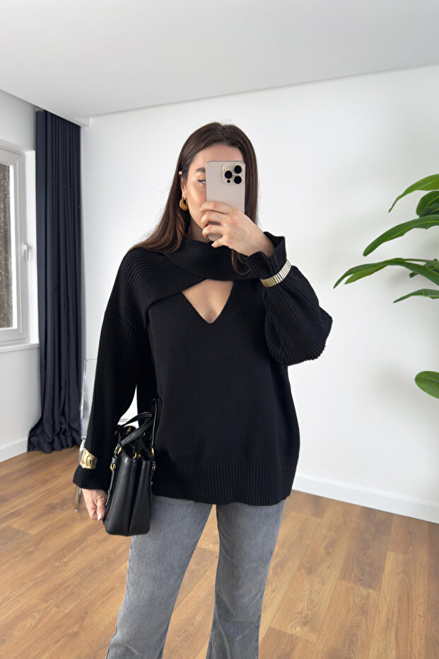 Posla Black Cross Collar Detailed Knitwear