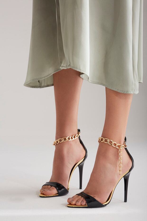 Lozen Chain Detailed Black Gold 10 cm Women's Classic Heeled Shoes