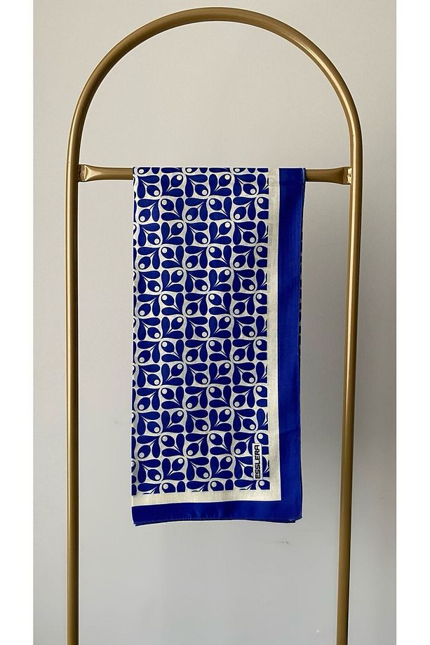 Saks Mavisi Çiçek Desenli Beyaz Şeritli Soft Eşarp - Kırışmaz Ve Dört Mevsim Kullanım - 4