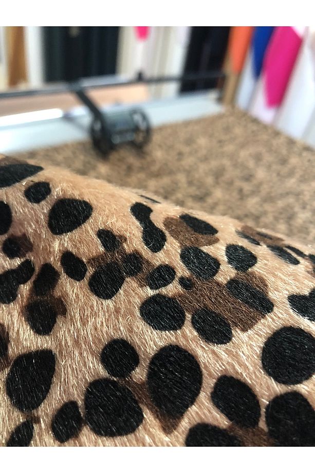 0.50 cm Tüylü Leopar Suni Deri Kumaş- Ayakkabı Çanta Kendin Yap ve Hobi Projeleri için Lüks Malzeme - 1