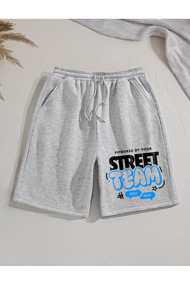 شورت أساسي موسمي مطبوع عليه جرافيتي من Street Team