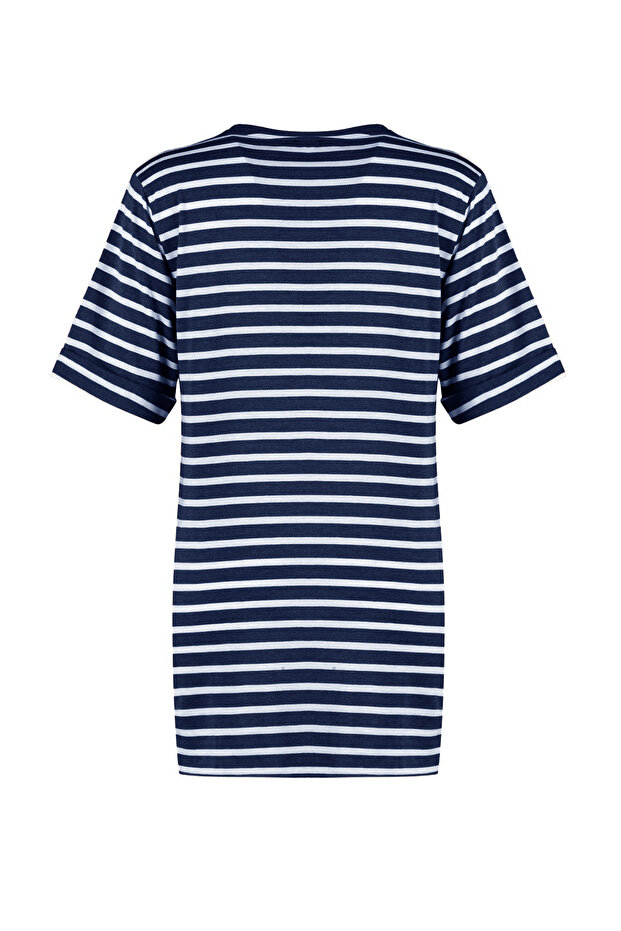 Lacivert Çizgili Yırtmaç Detaylı Oversize/Geniş Kalıp Bisiklet Yaka Örme T-Shirt TWOSS23TS00097 - 9