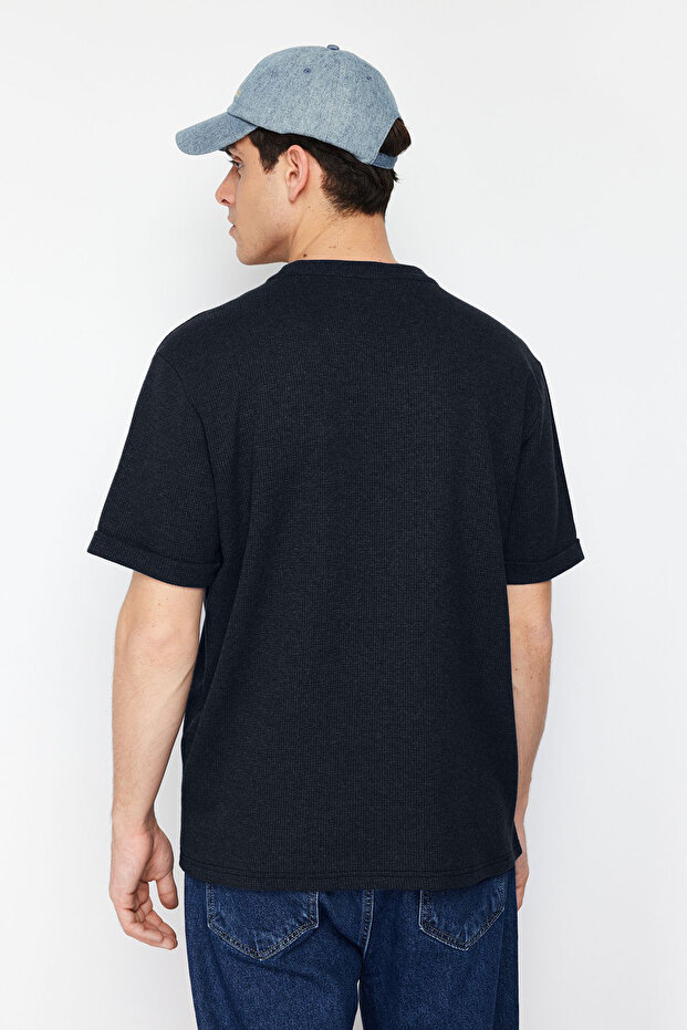 Basic Lacivert Relaxed/Rahat Kesim Dokulu Waffle Cepli Etiketli Kısa Kol T-Shirt TMNSS23TS00077 - 11