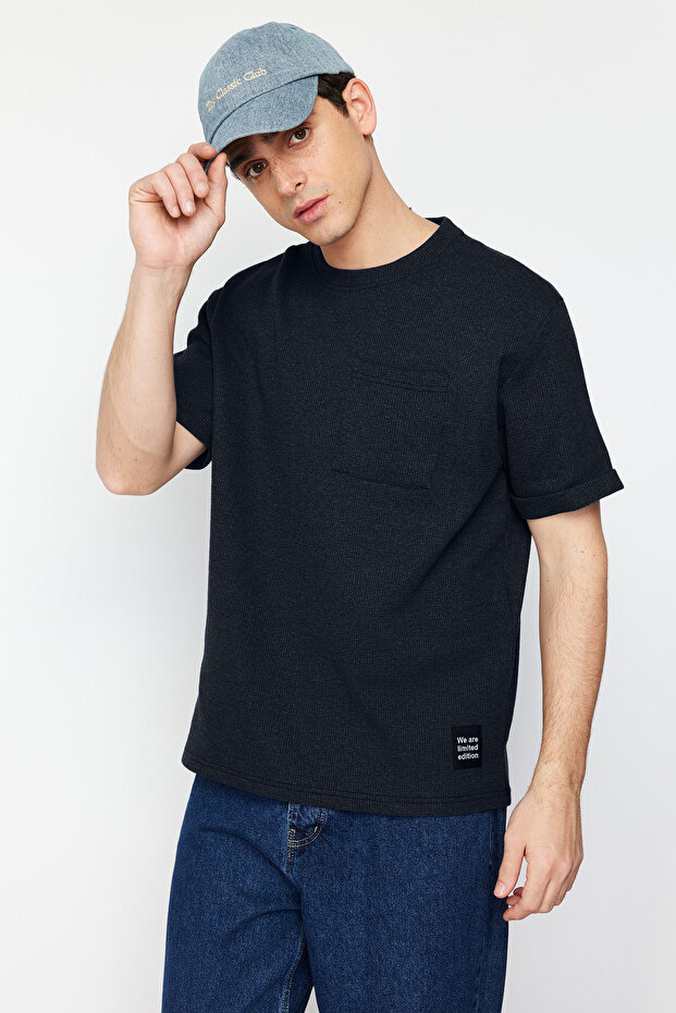 Basic Lacivert Relaxed/Rahat Kesim Dokulu Waffle Cepli Etiketli Kısa Kol T-Shirt TMNSS23TS00077 - 6