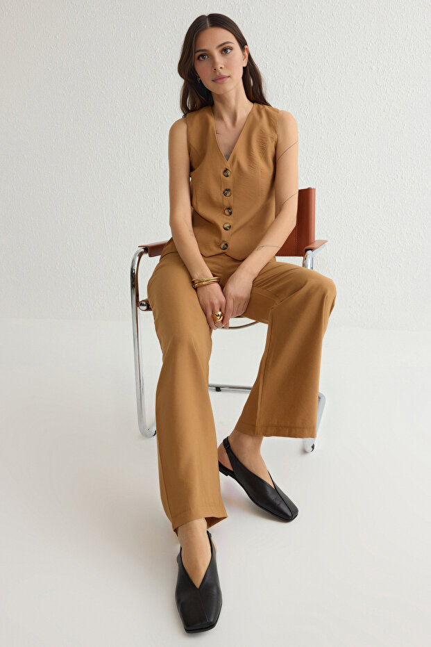 Czarne, oryginalne skórzane baleriny damskie z odkrytym tyłem i kwadratowym noskiem Takss25Be00018 - 2