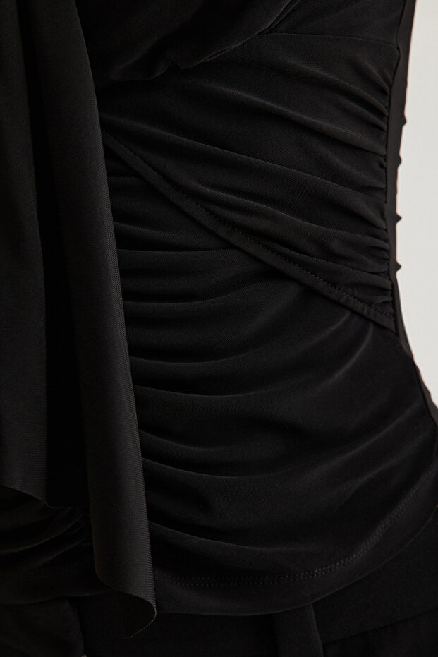 Siyah Drape Detaylı Örme Bluz TPRSS25BZ00023 - 5