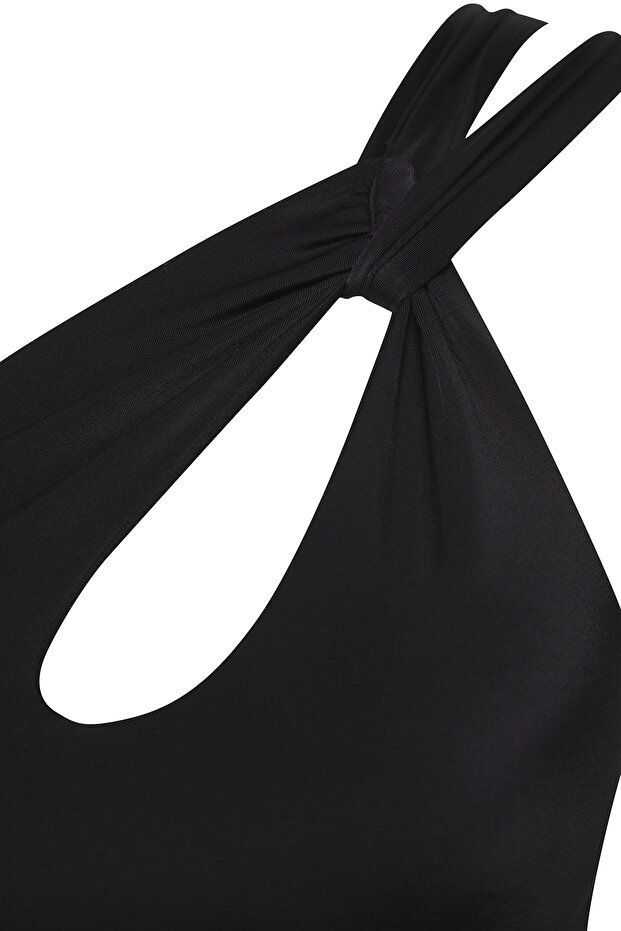 Siyah Cut Out/Pencere Detaylı Tek Omuz Kaplı Bikini Üstü TBESS25BU00001 - 6