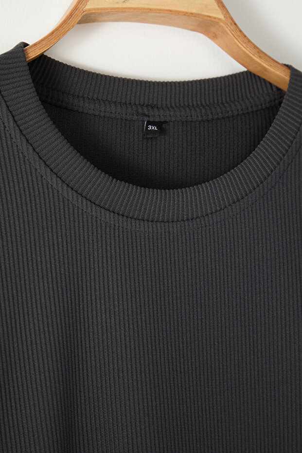 Büyük Beden Basic Gri Oversize/Geniş Kesim Dokulu Kırışmaz Ottoman T-Shirt TMNSS25BF00013 - 8