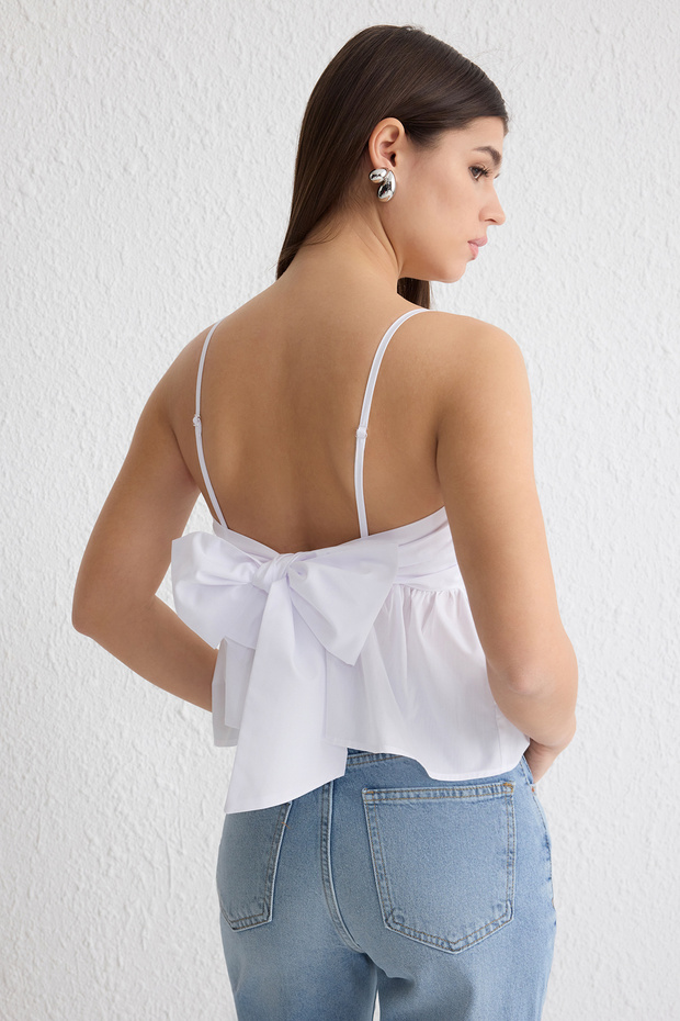 Beyaz Sırtta Kurdele Bağlama Detaylı Askılı Crop Dokuma Bluz TWOSS25BZ00120 - 5