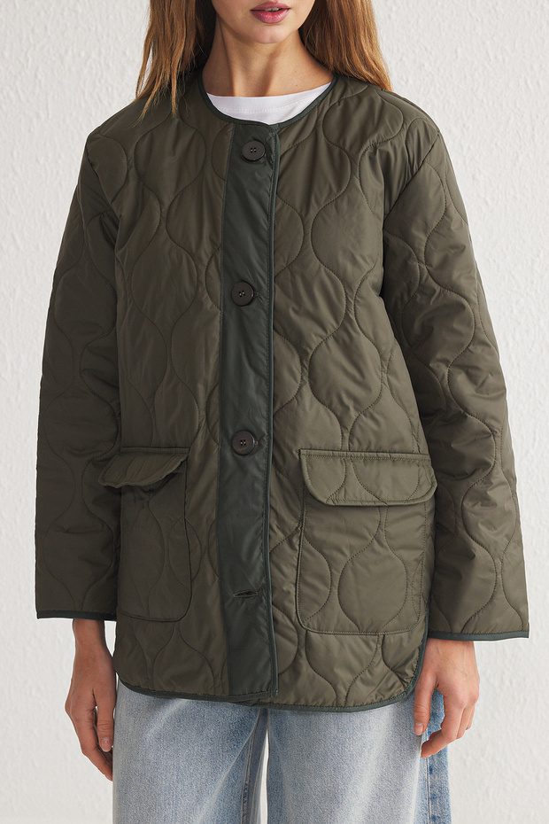 Wodoodporny, pikowany płaszcz w kolorze khaki TWOAW23MO00134 - 4