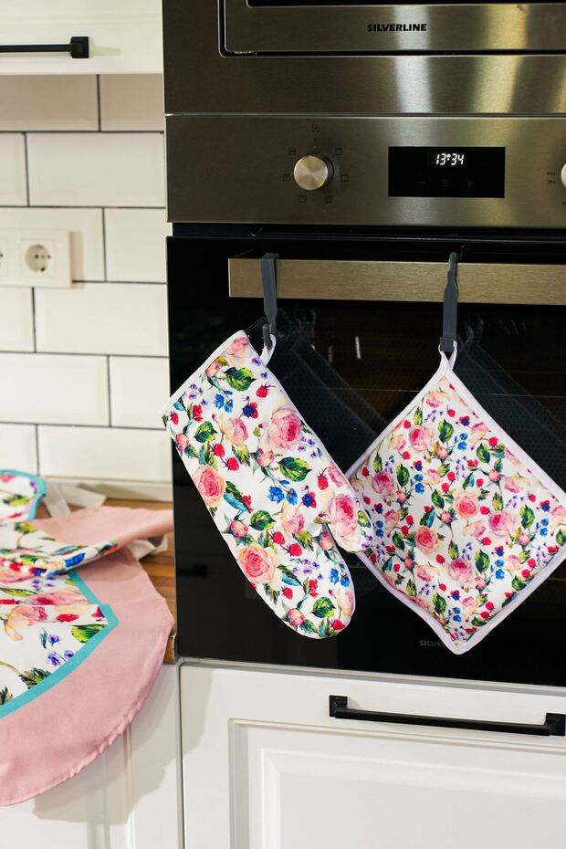 Rose Deluxe Kitchen Apron Gloves