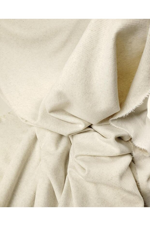 Kırçıllı Bej Renkte Jakarlı Örme En: 140 - 3