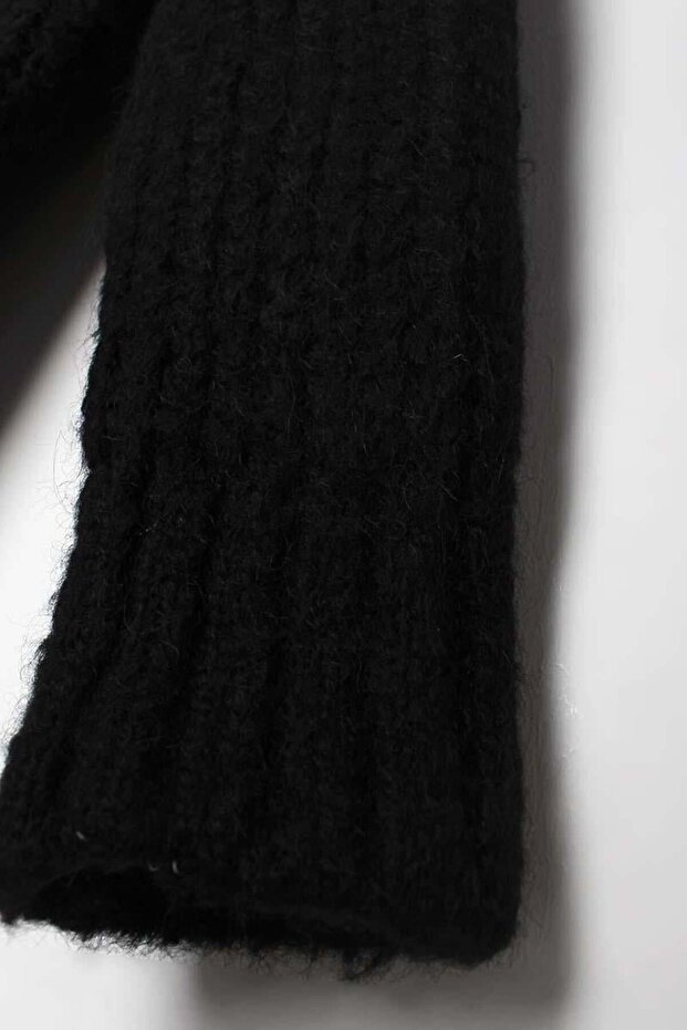 Siyah-V Yaka Düğmeli Triko Hırka - 8