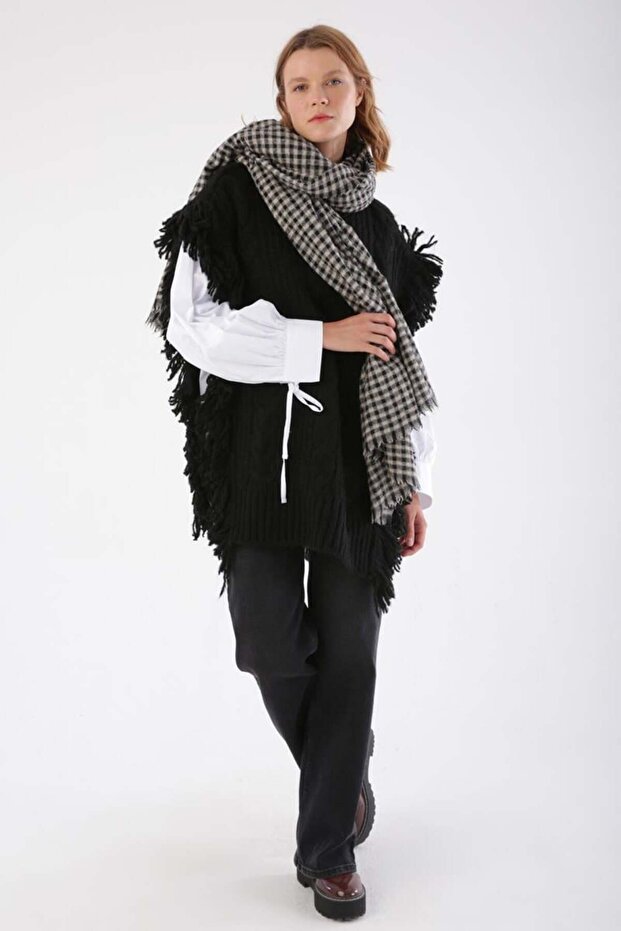 Siyah-Saçaklı Triko Panço - 1