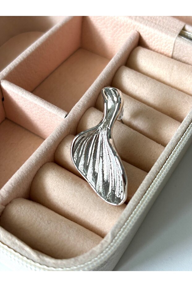 حلق مزخرف بأوراق الشجر - 4