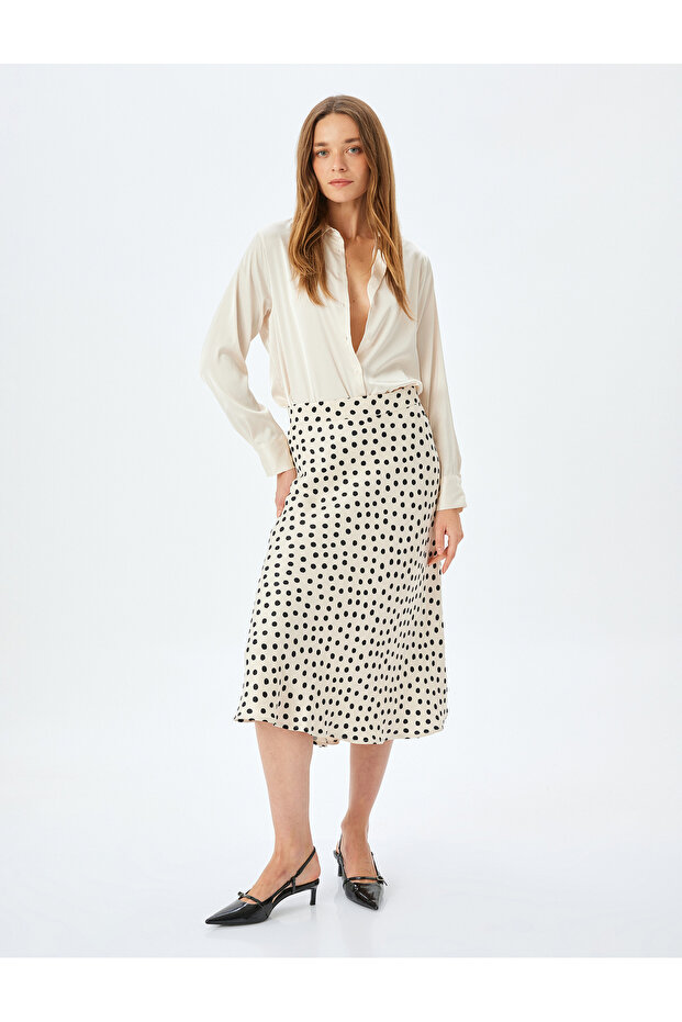 Polka dot patterned midi length flared viscose skirt.