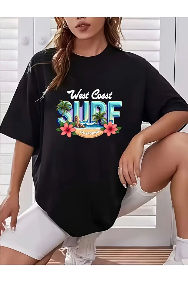 تي شيرت أسود برقبة دائرية من القطن الممشط الأساسي مطبوع عليه Surf