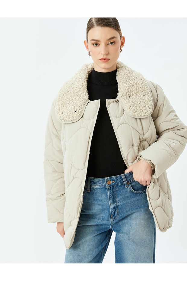 Water Repellent Plush Collar Quilted Coat with Snap Button Closure Pockets
