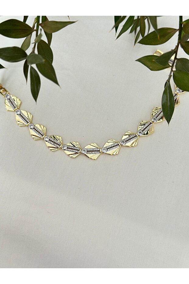 سوار حجري منقوش على شكل ورقة شجر يعادل العلامة التجارية - 4