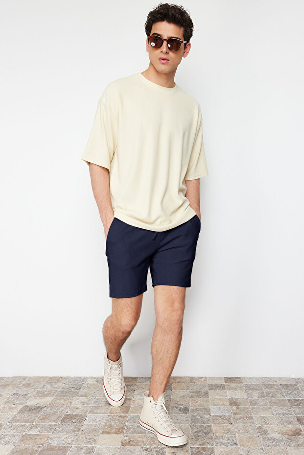 Basic Lacivert Regular/Normal Kesim Orta Boy Bağcıklı Dokulu Kırışmaz Ottoman Şort TMNSS23SR00039 - 10
