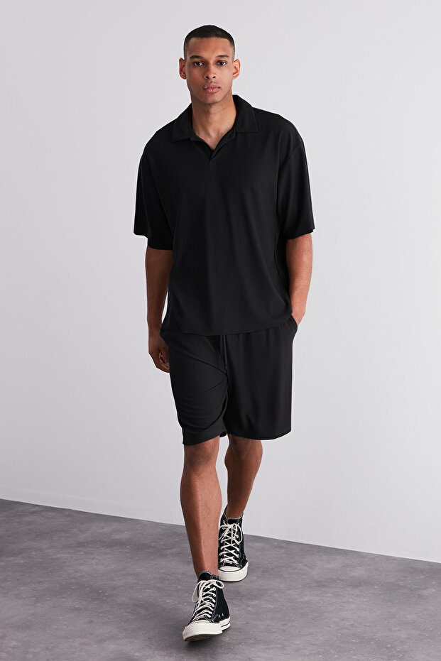Siyah Oversize/Geniş Kesim Dokulu Kırışmaz Ottoman Şort TMNSS24SR00037 - 2