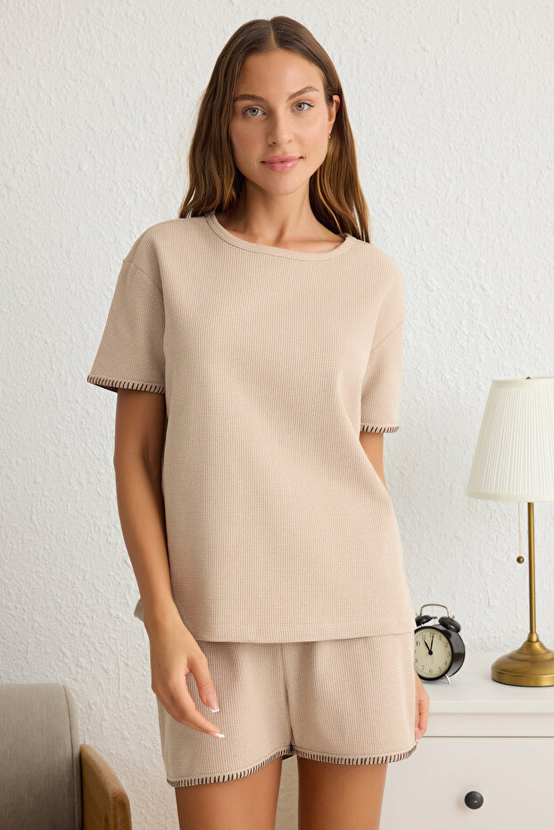 Bej Karyoka Dikiş Detaylı Waffle Kumaş Şortlu Örme Pijama Takımı THMSS25PT00157 - 2