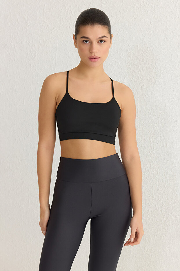 Черен плетен спортен сутиен с прозорец/изрез заден капак, детайлна поддръжка/оформяне и презрамки THMSS25SS00010 - 2