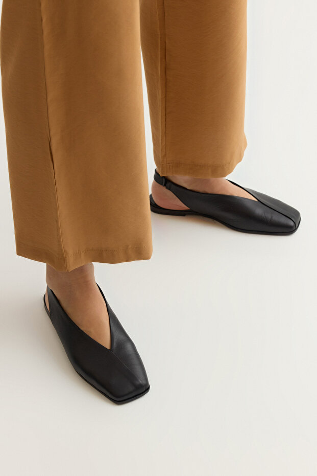 Czarne, oryginalne skórzane baleriny damskie z odkrytym tyłem i kwadratowym noskiem Takss25Be00018 - 1