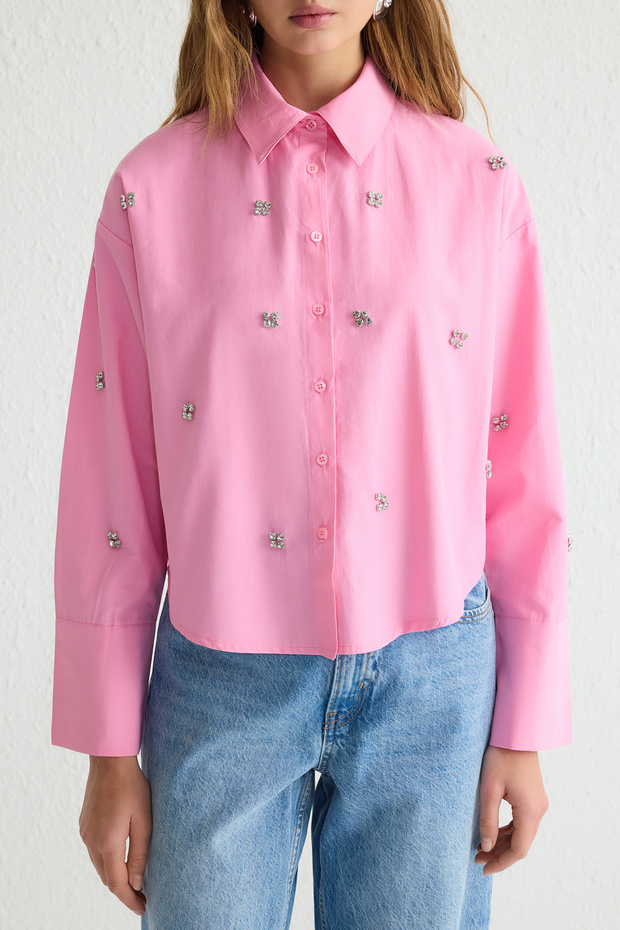 Gewebtes Hemd mit rosa Stein-Accessoire-Detail TCTSS25TG00007 - 4
