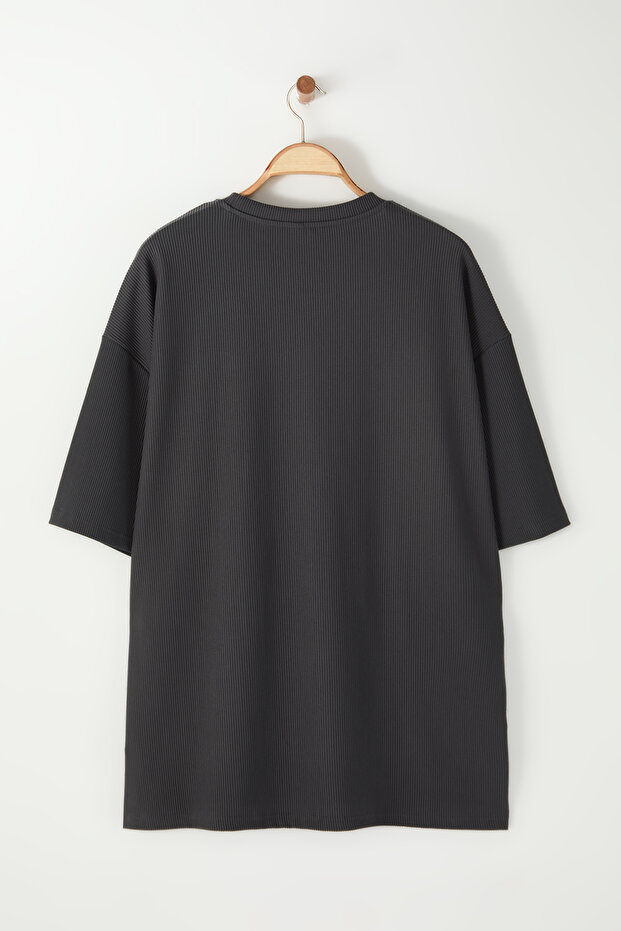 Büyük Beden Basic Gri Oversize/Geniş Kesim Dokulu Kırışmaz Ottoman T-Shirt TMNSS25BF00013 - 9
