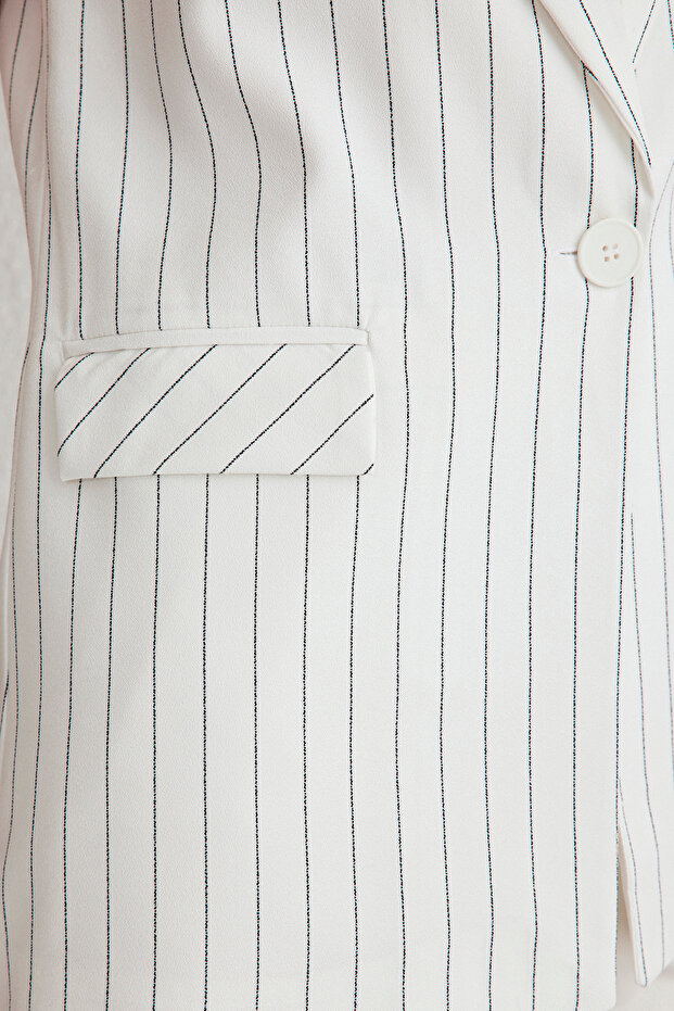 Beyaz Oversize Ceket Yaka Uzun Çizgili Dokuma Yelek TWOSS25YE00027 - 4